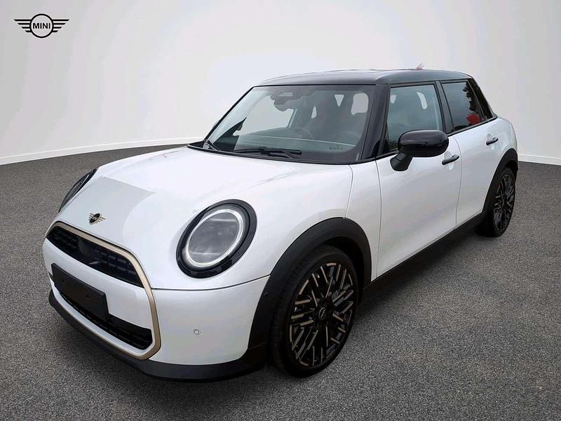 Weiß Gebraucht 2024 Mini Cooper Favoured Kleinwagen | 29.230 € (Fairer Preis) - Bild 1/4