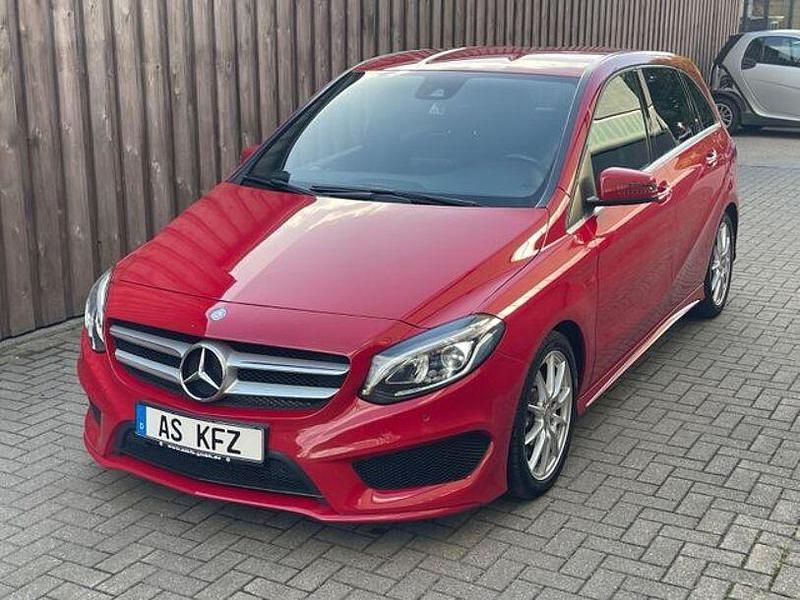 Gebraucht Mercedes B250 211 PS (155 kW) 2015 Rot Van / Kleinbus
