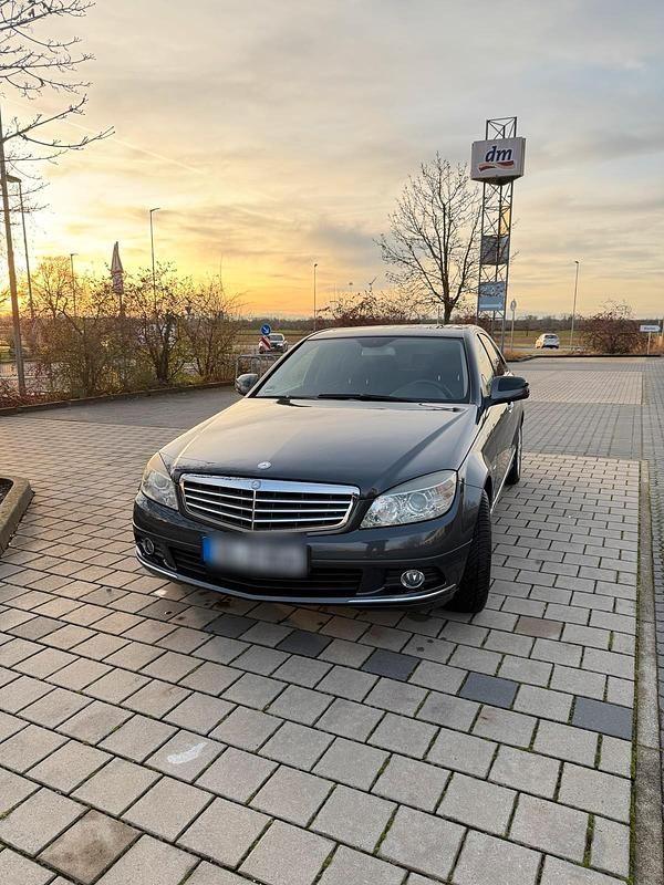Grau Gebraucht 2007 Mercedes C220 Limousine | 7.800 € (Teuer) - Bild 1/4