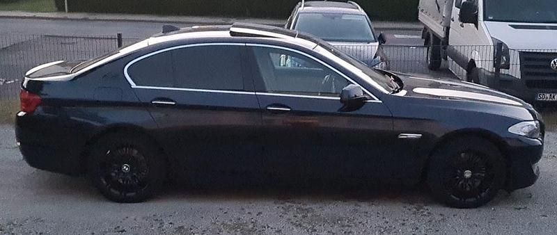Gebraucht BMW 525 Sport Line 218 PS (160 kW) 2012 Blau Limousine