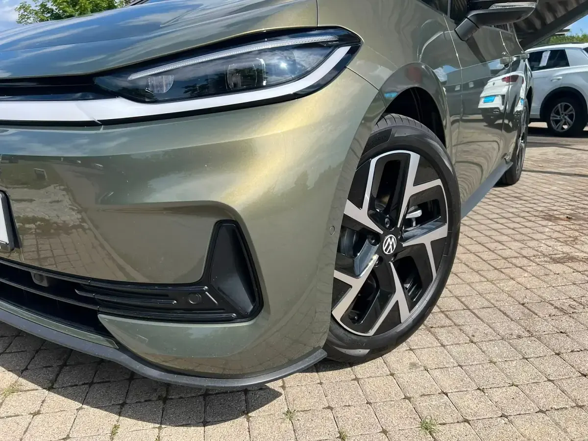 Gebraucht VW ID.3 IQ Drive 139 kW (190 PS) 2026 Dark olivine green metallic Kleinwagen