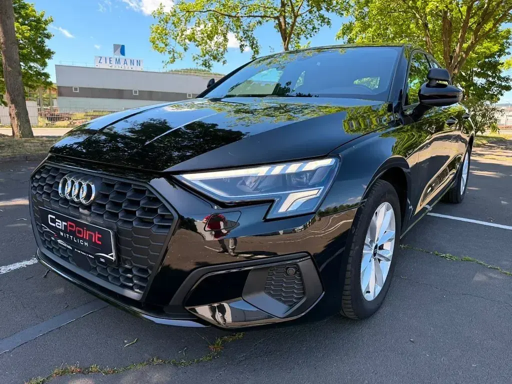 Gebraucht Audi A3 Ambiente 116 PS (85 kW) 2023 Schwarz Limousine