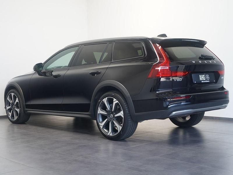 Gebraucht Volvo V60 CC Ultimate 197 PS (144 kW) 2024 Schwarz Kombi