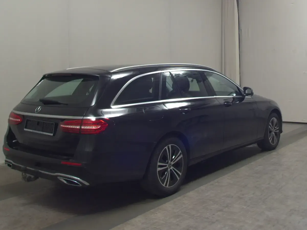 Gebraucht Mercedes E220 Avantgarde 220 PS (161 kW) 2023 Schwarz Kombi