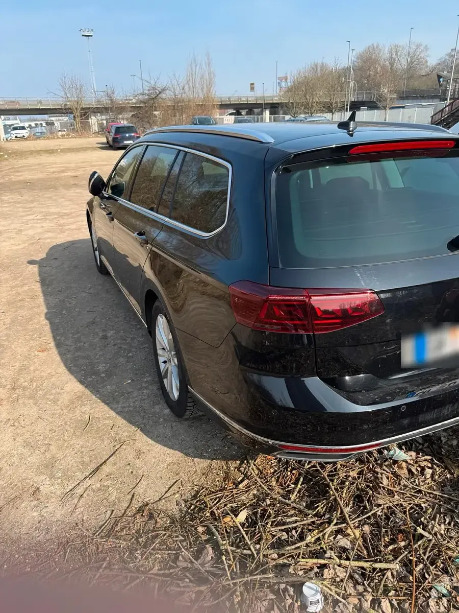 Gebraucht VW Passat Elegance 150 PS (110 kW) 2020 Schwarz Kombi