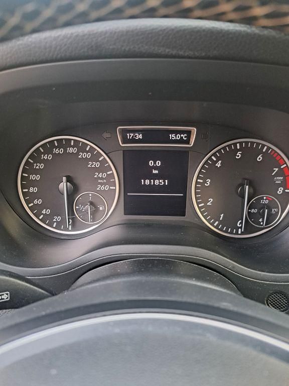 Gebraucht Mercedes B180 122 PS (89 kW) 2012 Weiß Van / Kleinbus