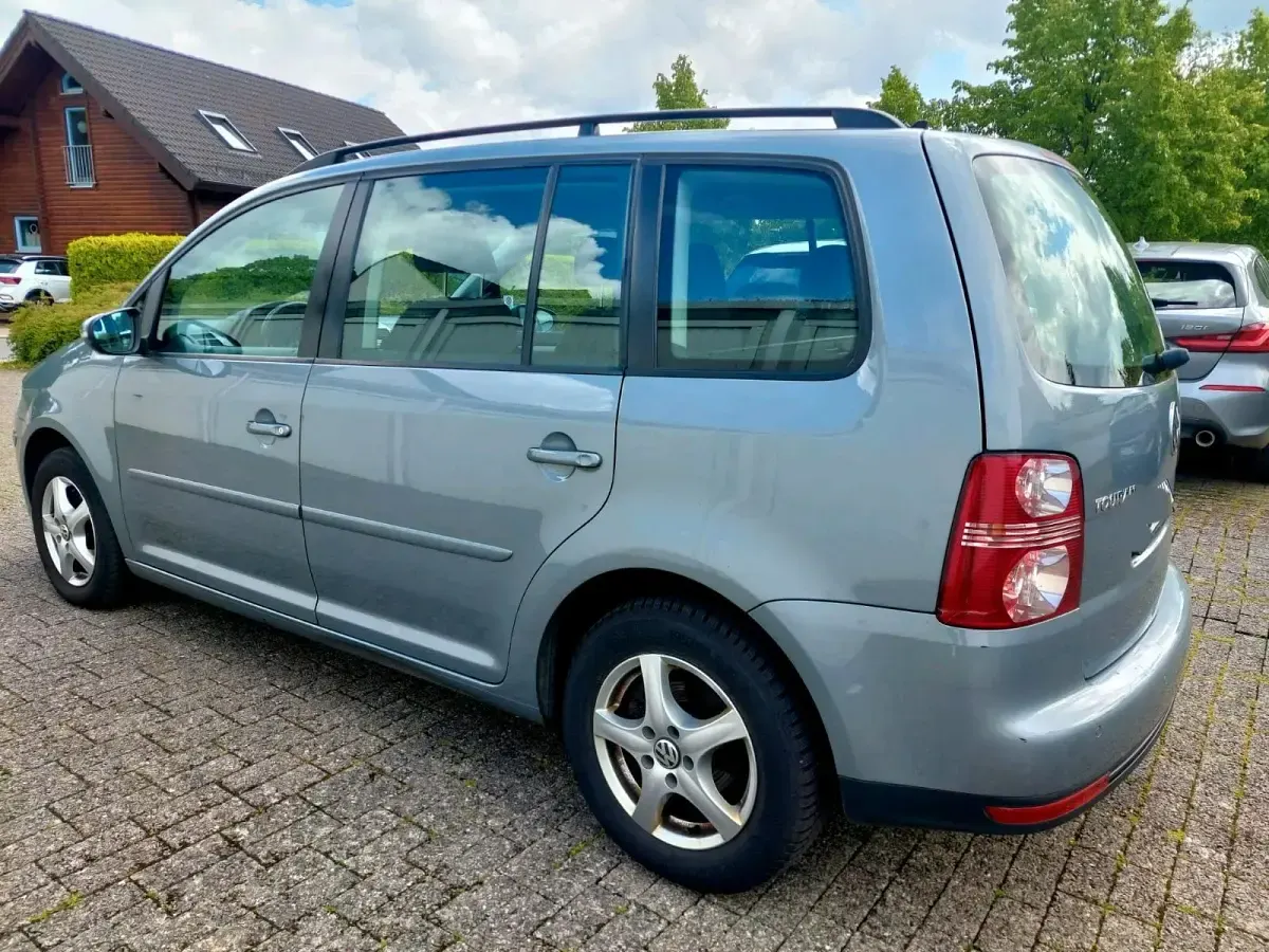 Gebraucht VW Touran 140 PS (102 kW) 2010 Grau Van / Kleinbus