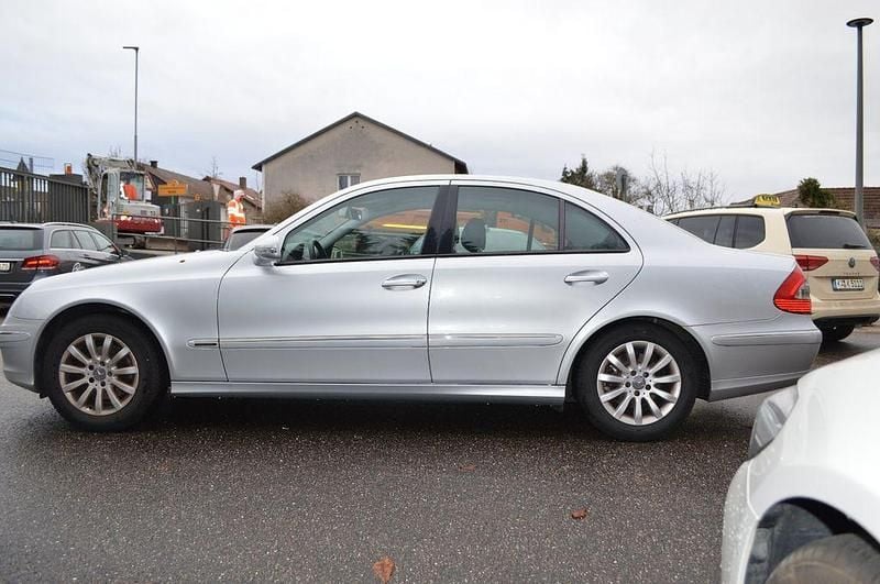 Gebraucht Mercedes E280 190 PS (139 kW) 2007 Silber Limousine