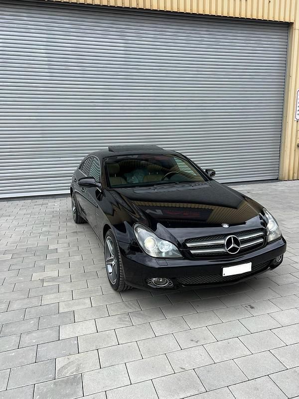 Schwarz Gebraucht 2010 Mercedes CLS300 Edition Limousine | 10.000 € - Bild 1/4