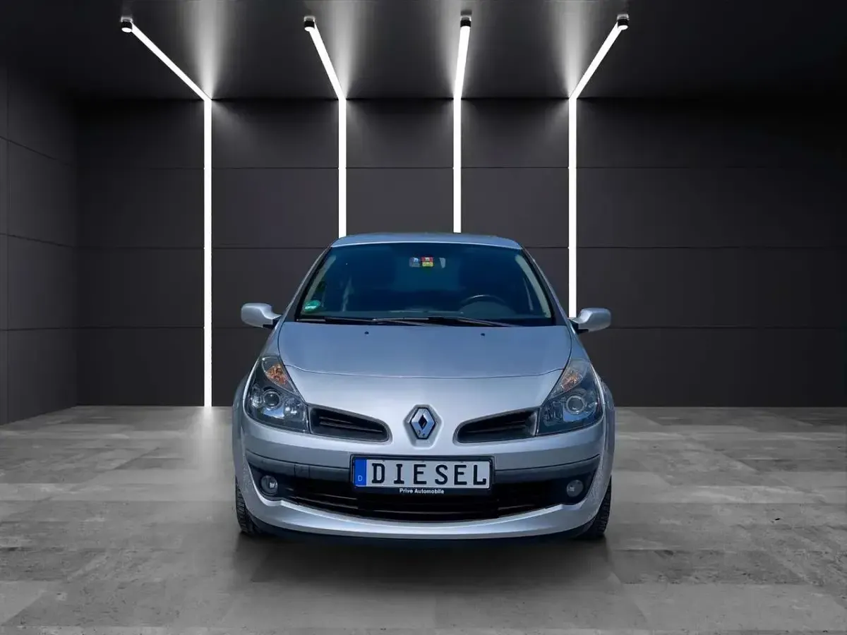 Gebraucht Renault Clio 86 PS (63 kW) 2007 Silber Kleinwagen