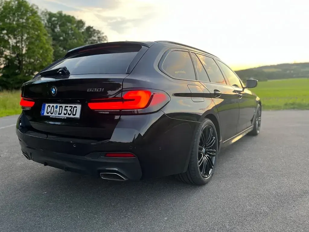 Gebraucht BMW 530 Performance 252 PS (185 kW) 2022 Schwarz Limousine