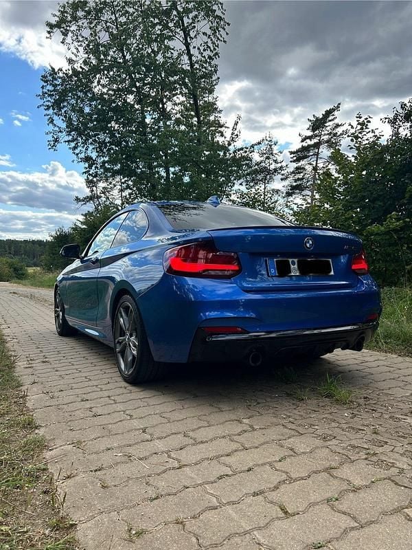 Blau Gebraucht 2017 BMW M240 M Sport Coupé | 32.900 € (Guter Preis) - Bild 1/4