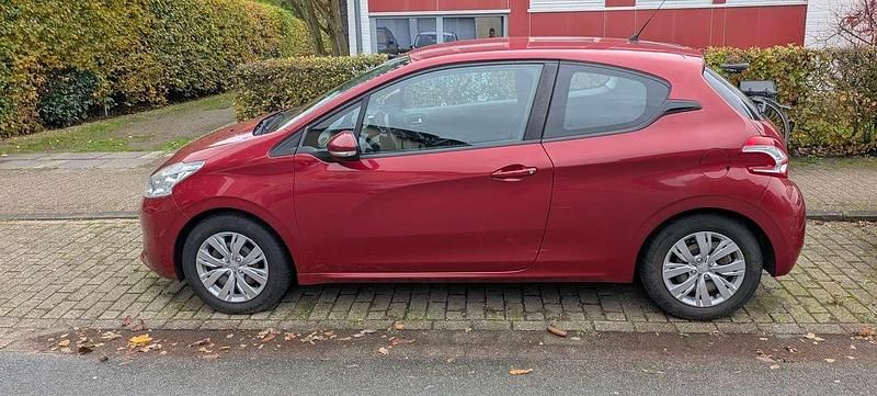 Rot Gebraucht 2012 Peugeot 208 Kleinwagen | 3.600 € (Guter Preis) - Bild 1/4