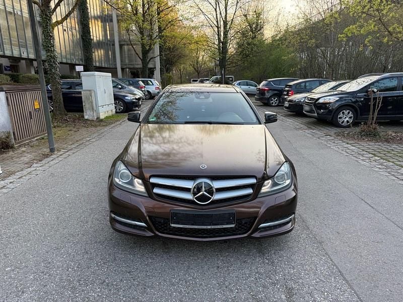 Gebraucht Mercedes 220 170 PS (125 kW) 2012 Braun Coupé