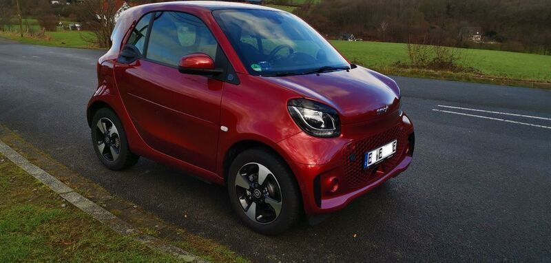 Rot Gebraucht 2022 Smart ForTwo Electric Drive Prime Coupé | 14.500 € (Fairer Preis) - Bild 1/4