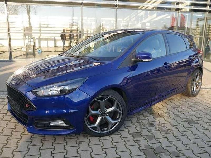 Used Ford Focus ST 250 HP (183 kW) 2016 Blue Hatchback