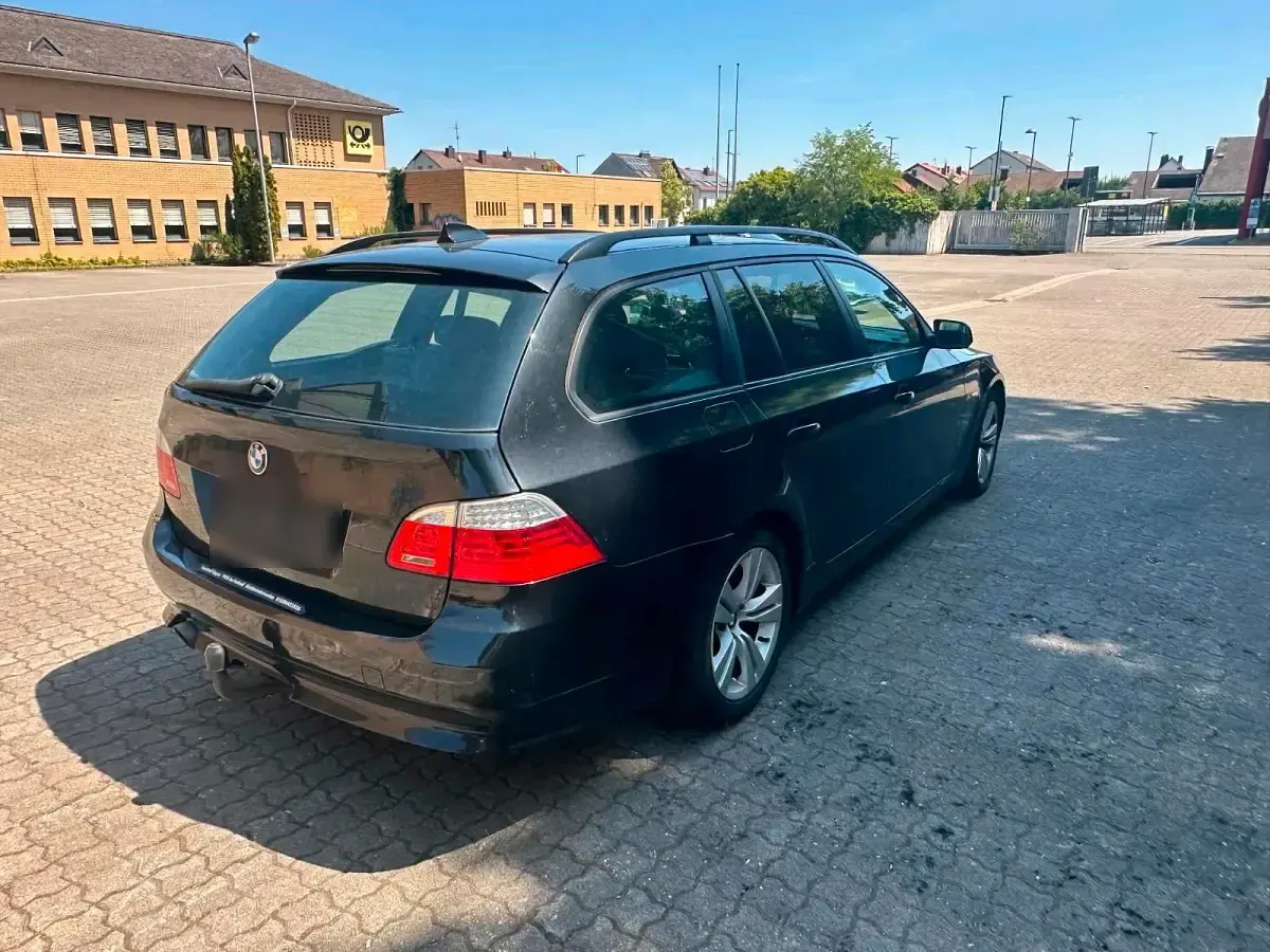 Gebraucht BMW 520 177 PS (130 kW) 2008 Schwarz Kombi