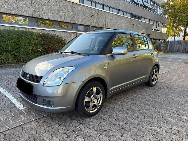 Grau Gebraucht 2005 Suzuki Swift Limousine | 1.800 € (Fairer Preis) - Bild 1/4