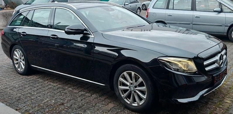 Second-hand Mercedes E220 194 CP (142 kW) 2017 Maro Berlinǎ
