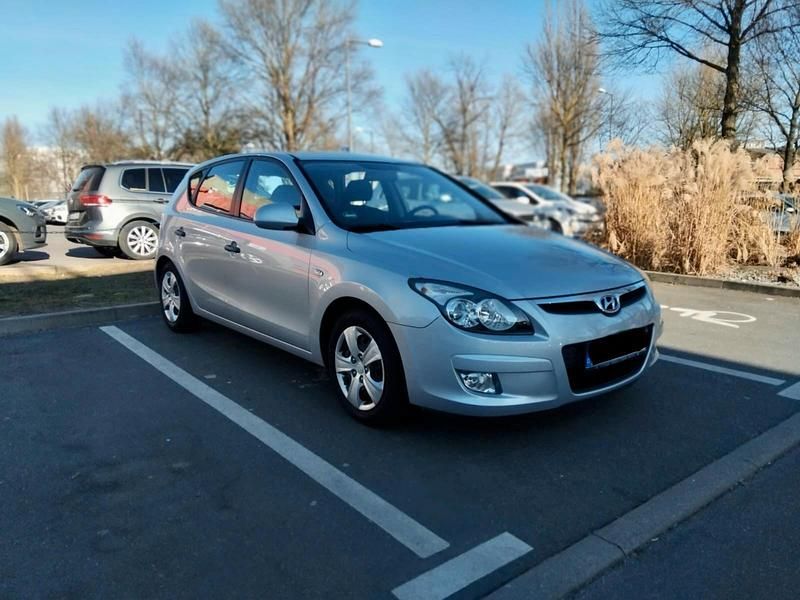 Gebraucht Hyundai i30 105 PS (77 kW) 2009 Silber Limousine