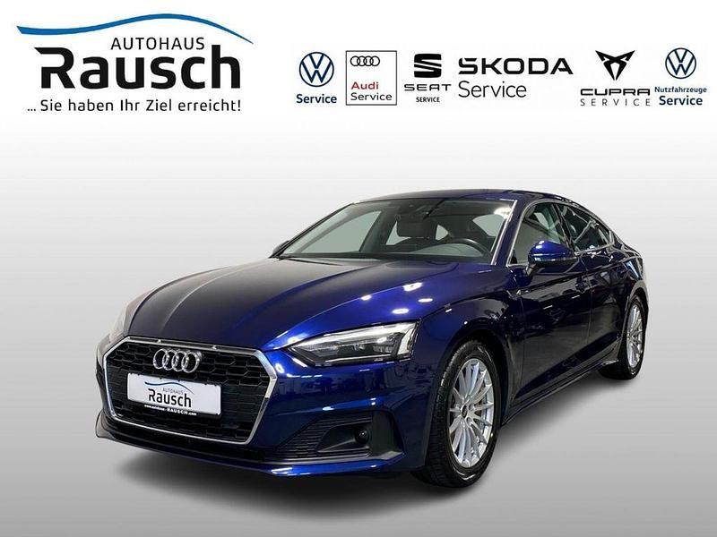 Blau Gebraucht 2022 Audi A5 Sportback Ambiente Kleinwagen | 32.950 € (Superpreis) - Bild 1/4