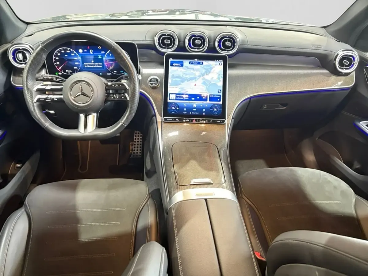 Gebraucht Mercedes GLC300 AMG 269 PS (197 kW) 2024 Schwarz Limousine