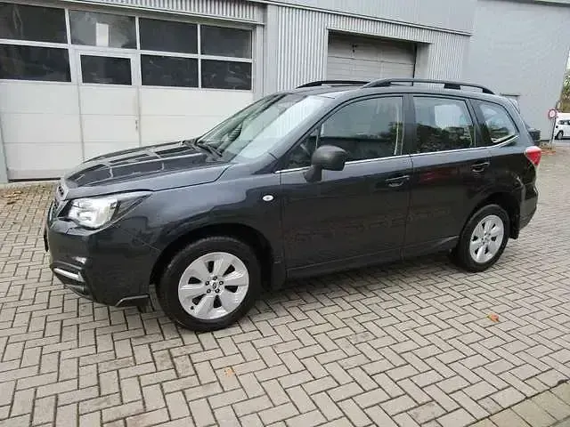 Käytetty Subaru Forester 150 HP (110 kW) 2018 Harmaa Katumaasturi