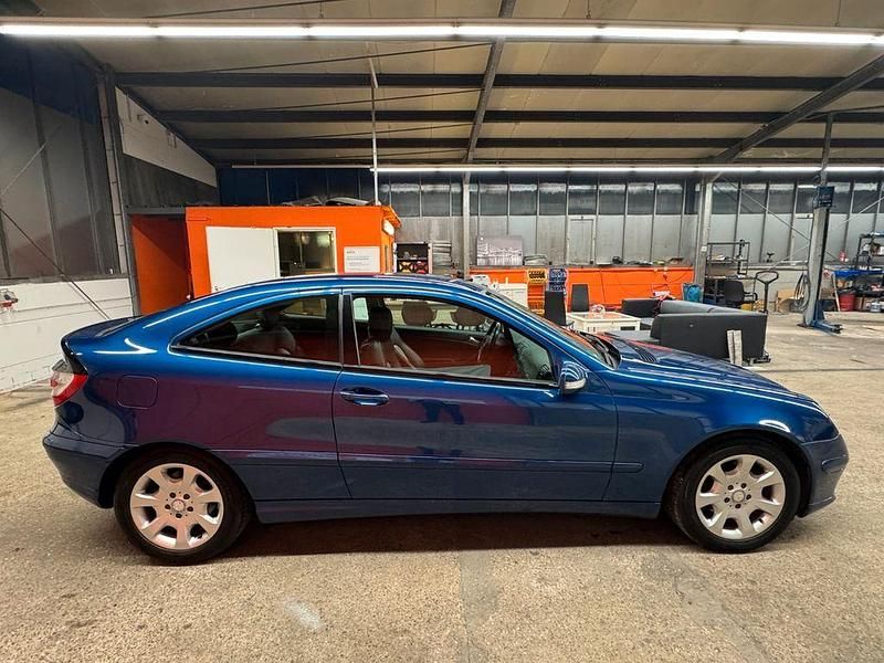 Gebraucht Mercedes C200 122 PS (89 kW) 2007 Blau Coupé