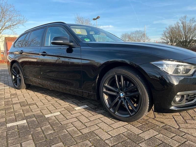 Gebraucht BMW 318 Efficient Dynamics 136 PS (100 kW) 2019 Schwarz Kombi