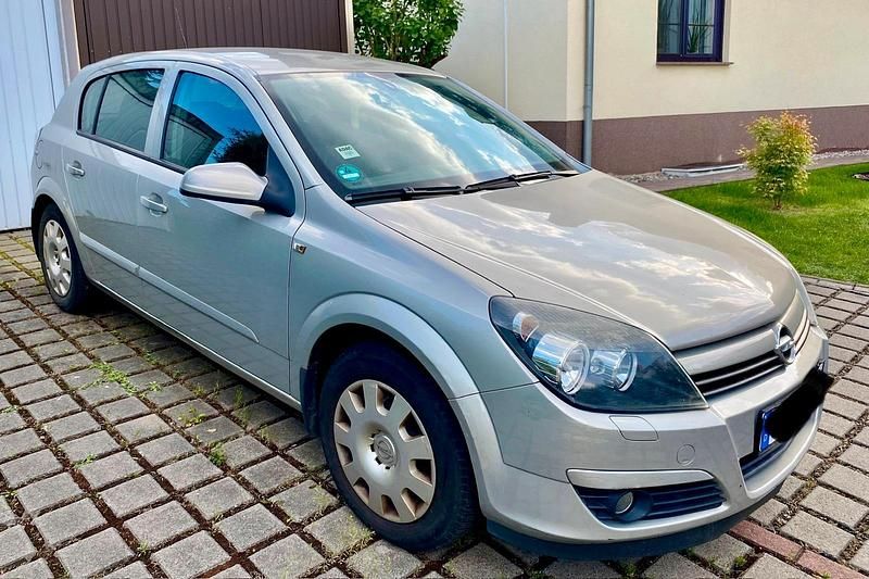 Gebraucht Opel Astra Enjoy 90 PS (66 kW) 2005 Silber Limousine