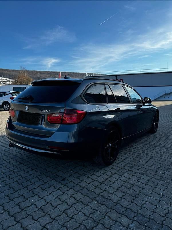 Gebraucht BMW 320 184 PS (135 kW) 2014 Grau Kombi