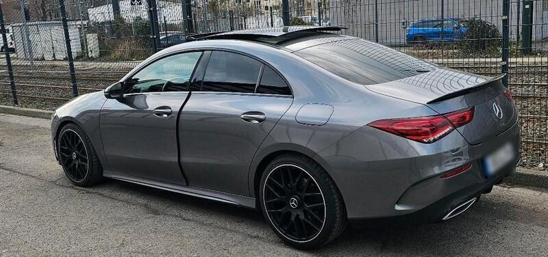 Grau Gebraucht 2020 Mercedes CLA200 AMG line Coupé | 28.800 € (Fairer Preis) - Bild 1/4