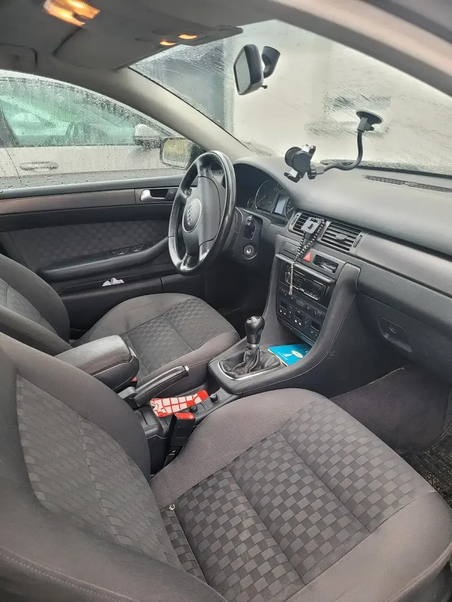 Second-hand Audi A6 130 CP (95 kW) 2004 Negru Break