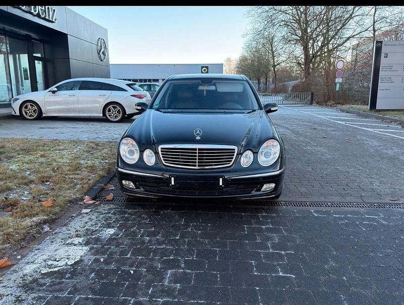 Gebraucht Mercedes E320 Avantgarde 224 PS (164 kW) 2002 Schwarz Limousine