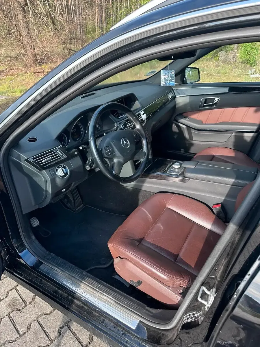 Gebraucht Mercedes E300 230 PS (169 kW) 2011 Schwarz Kombi