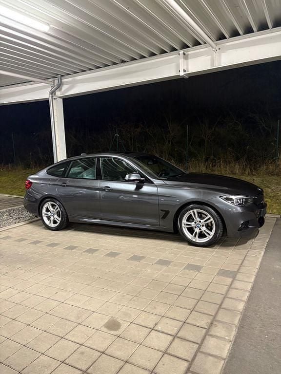 Grau Gebraucht 2020 BMW 318 Gran Turismo M Sport Limousine | 22.500 € (Guter Preis) - Bild 1/4