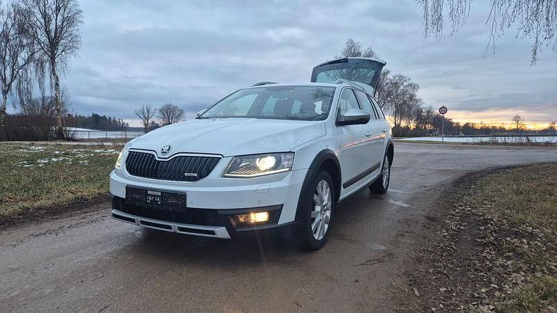 Gebraucht Skoda Octavia 179 PS (131 kW) 2016 Weiß Kleinwagen