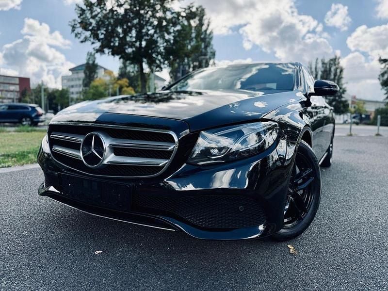 Schwarz Gebraucht 2017 Mercedes E350 Limousine | 24.900 € (Superpreis) - Bild 1/4