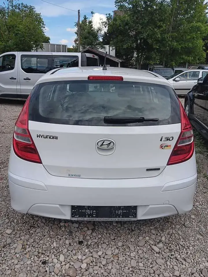 Gebraucht Hyundai i30 Classic 90 PS (66 kW) 2011 Weiss Kombi