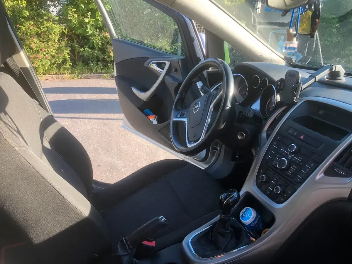 Gebraucht Opel Astra 140 PS (102 kW) 2011 Silber Kombi