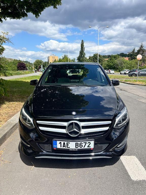 Gebraucht Mercedes B200 136 PS (100 kW) 2015 Schwarz Van / Kleinbus