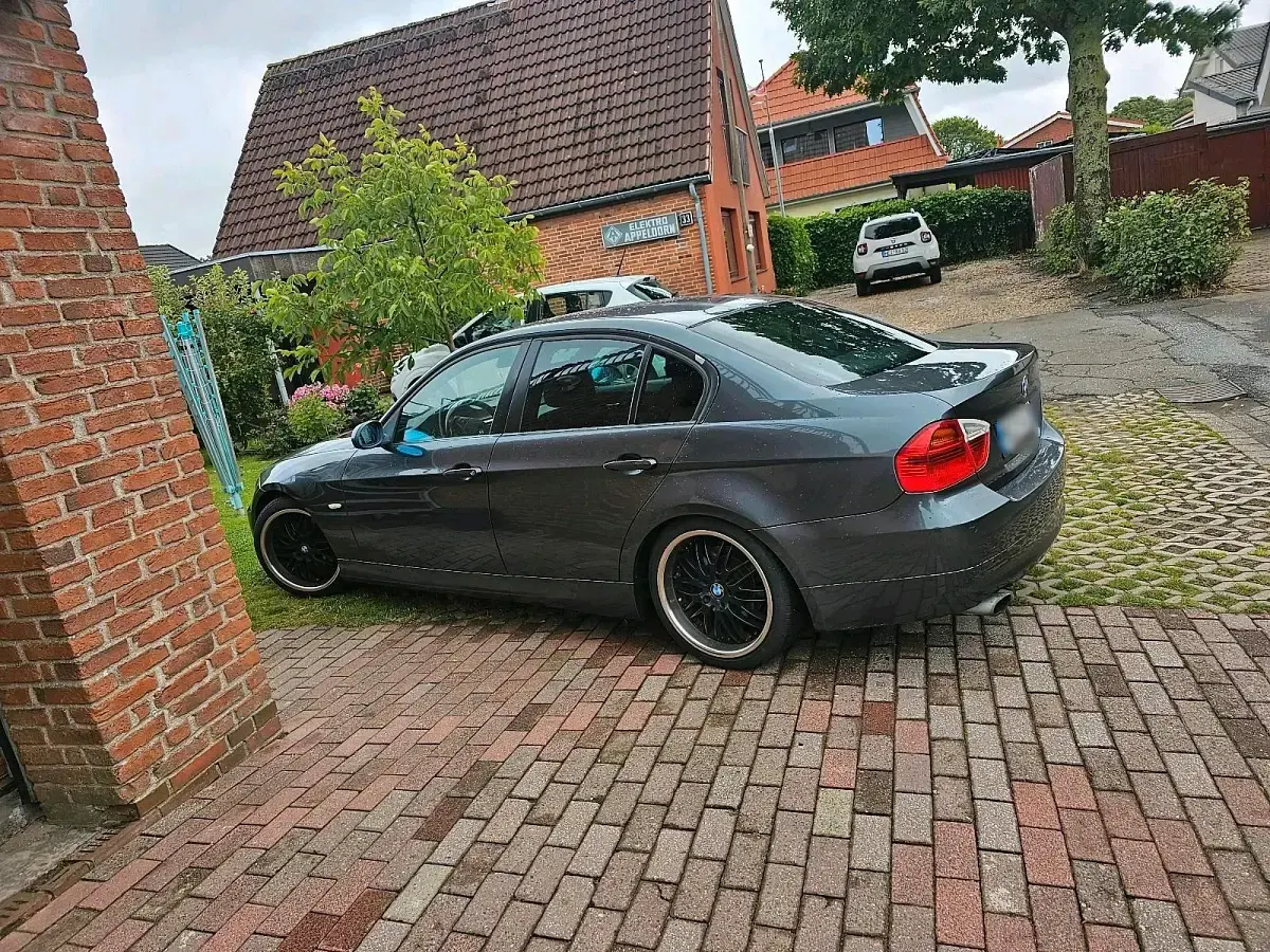 Gebraucht BMW 318 150 PS (110 kW) 2008 Grau Limousine