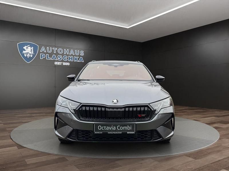 Neu Skoda Octavia RS 265 PS (194 kW) 2025 Graphitegrau metallic Kombi