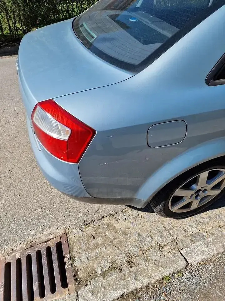 Używany Audi A4 131 KM (96 kW) 2001 Niebieski Sedan/Limuzyna