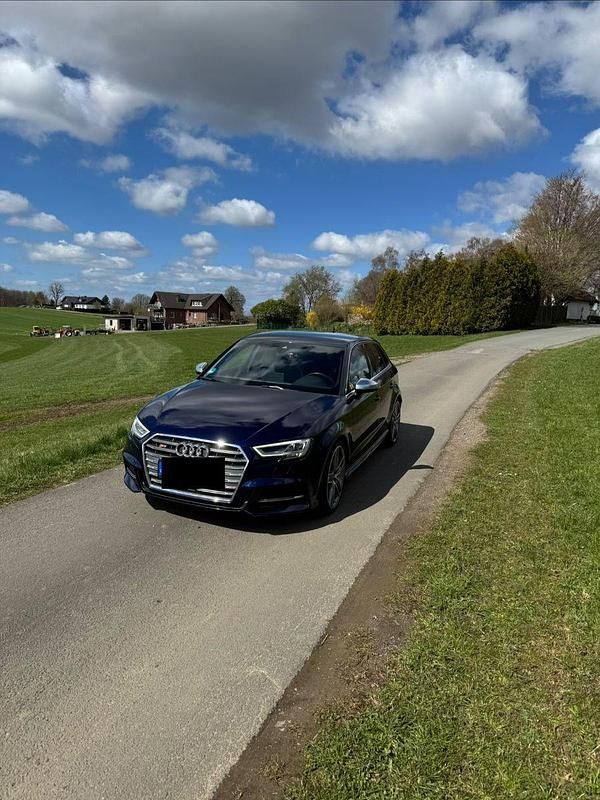 Gebraucht Audi S3 Design 300 PS (220 kW) 2019 Blau Limousine