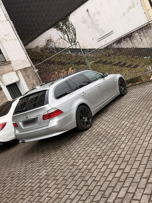 Gebraucht BMW 525 200 PS (147 kW) 2009 Grau Kombi