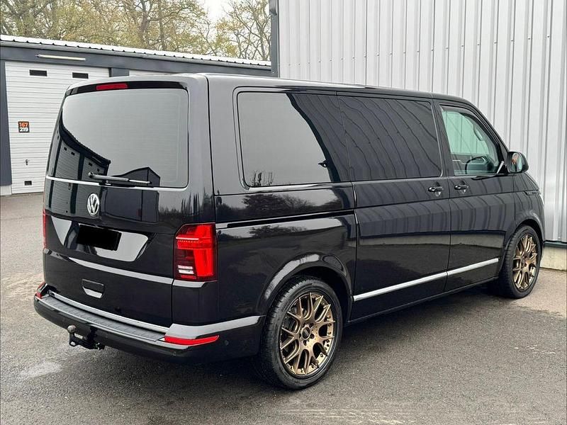 Second-hand VW Multivan Pro 204 CP (150 kW) 2023 Negru Monovolum