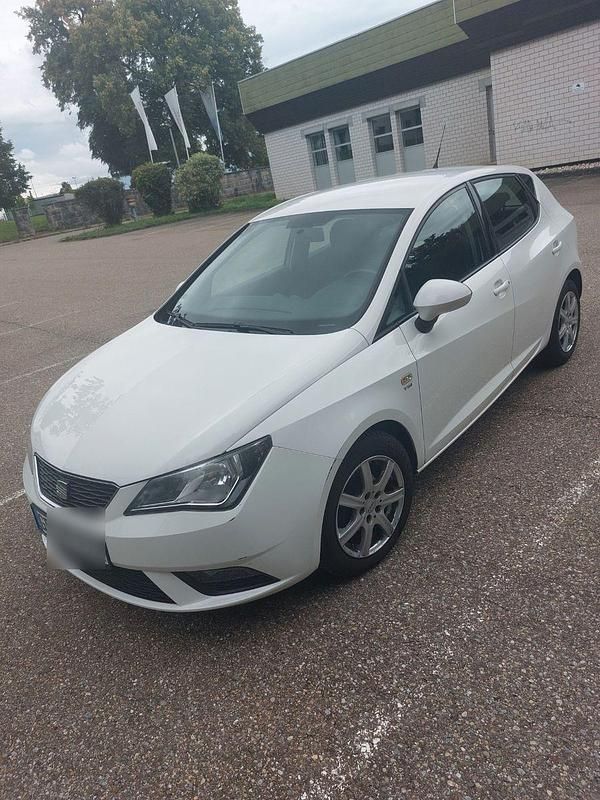 Weiß Gebraucht 2013 Seat Ibiza ST Style Kombi | 4.999 € (Guter Preis) - Bild 1/4