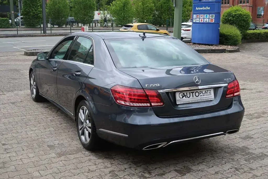Gebraucht Mercedes E220 170 PS (125 kW) 2014 Grau Limousine
