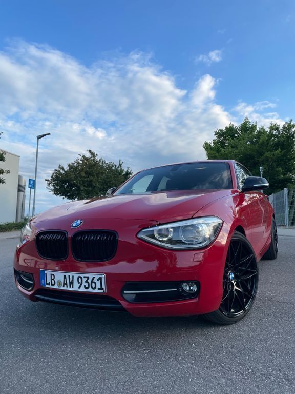 Rot Gebraucht 2012 BMW 116 Sport Line Kleinwagen | 12.500 € - Bild 1/4